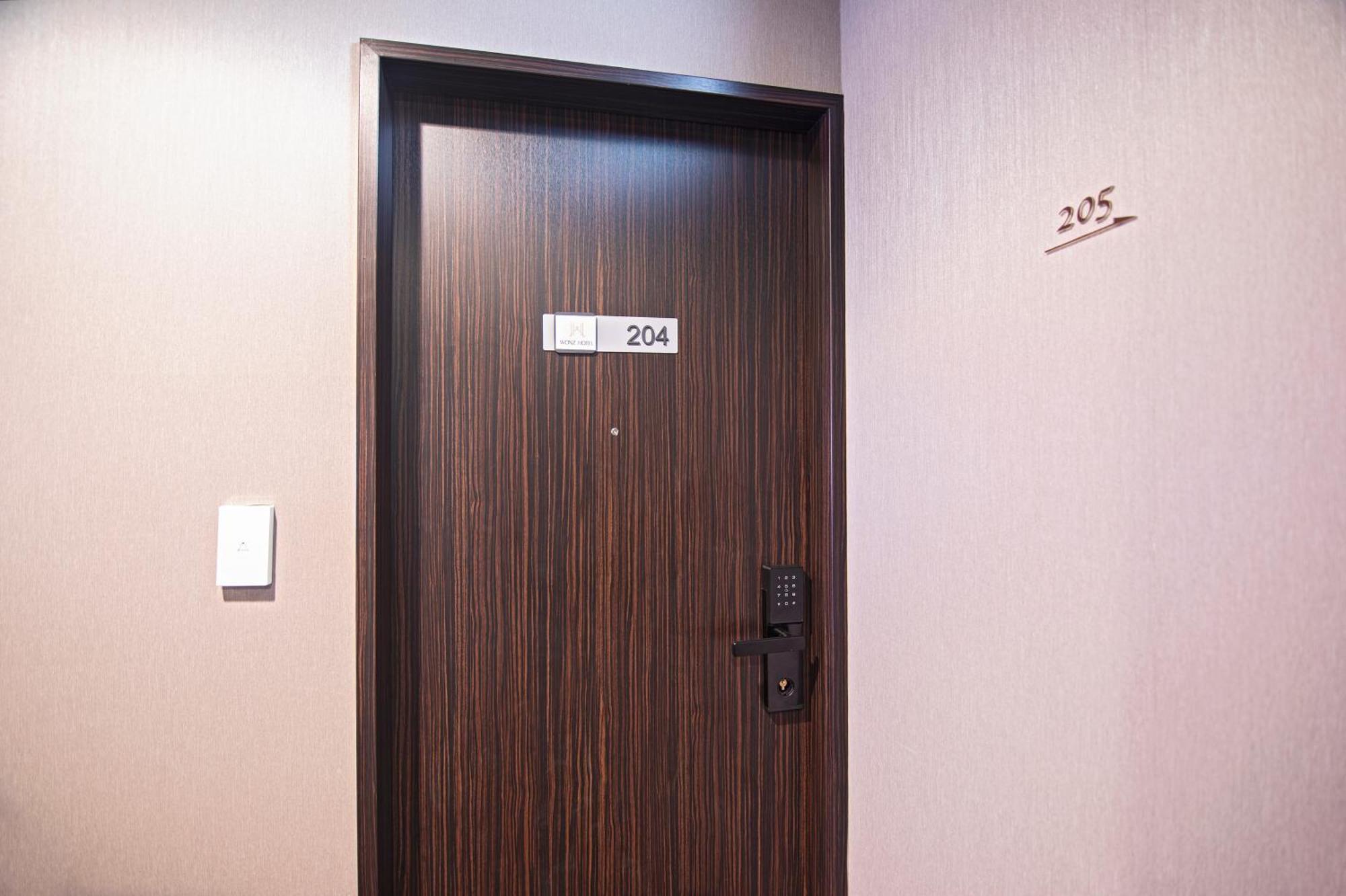 Wonz Hotel Self-Check-In Осака Екстериор снимка